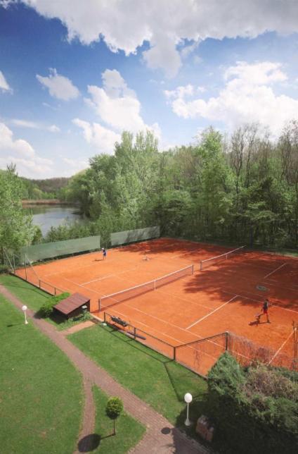 Relax Inn Šoporňa エクステリア 写真